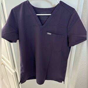 Figs V-Neck Scrub Top medium and bottom large in Plum